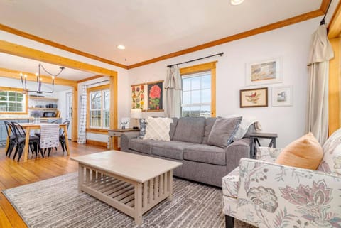 Living room, Photo of the whole room, Seating area