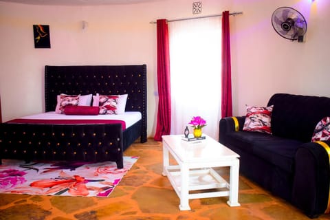 Bed, Photo of the whole room, Seating area