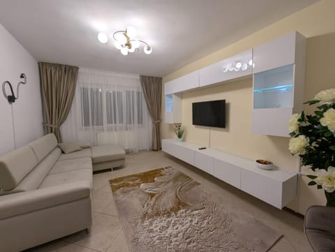 Communal lounge/ TV room, TV and multimedia, Living room, Seating area, Evening entertainment