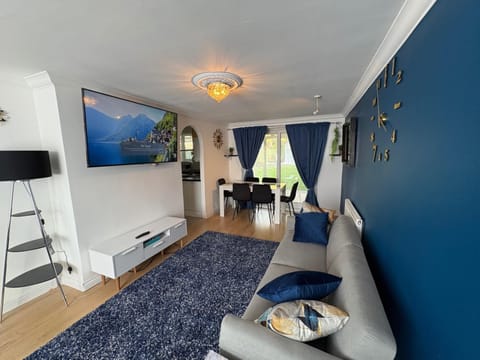 TV and multimedia, Living room, Photo of the whole room, Seating area