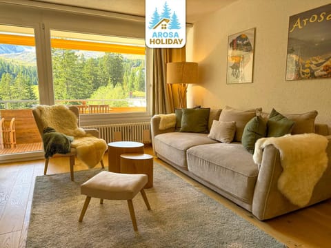 View (from property/room), View (from property/room), Balcony/Terrace, Balcony/Terrace, Living room, Seating area