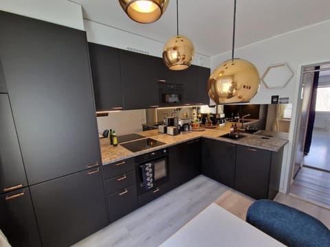 Coffee/tea facilities, Kitchen or kitchenette, Dining area, dishwasher, microwave, oven, stove, toaster, laundry