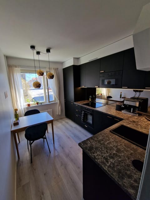 Kitchen or kitchenette, Dining area, stove