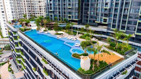 Property building, Day, Natural landscape, Pool view, Swimming pool, Location