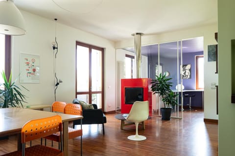 Communal lounge/ TV room, fireplace, kitchen