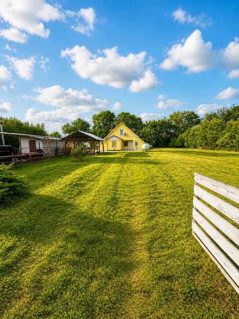 Property building, Spring, Day, Natural landscape, Garden, Garden view