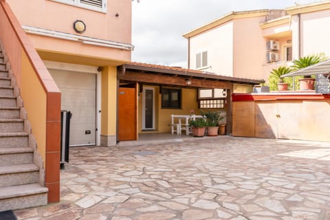 Facade/entrance