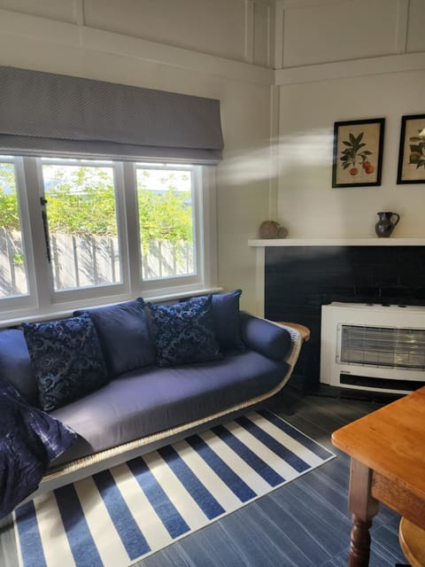 Seating area, kitchen