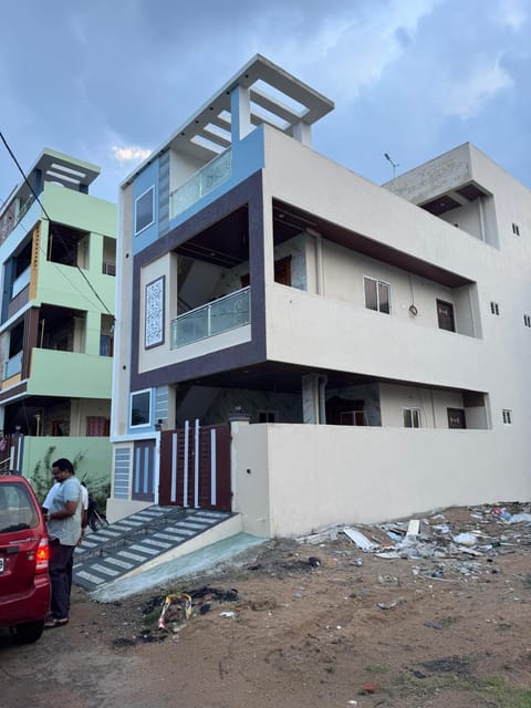 Property building, Day, Parking