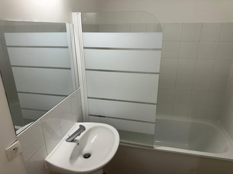 réf chamb Chambre Double dans un appartement partagé Vacation rental in Chessy