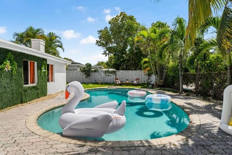 Casa Blanca Lighthouse Point with 3 BR with Pool Villa in Lighthouse Point
