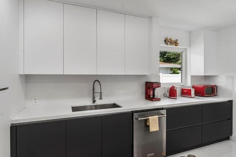 Casa Blanca Lighthouse Point with 3 BR with Pool Villa in Lighthouse Point