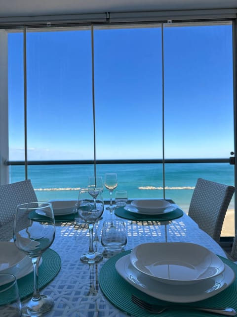 Day, Natural landscape, Seating area, Dining area, Sea view