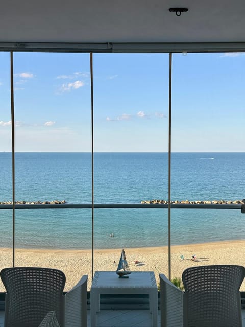 Day, Natural landscape, View (from property/room), Balcony/Terrace, Dining area, Beach, Sea view