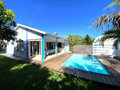 Pool view, Swimming pool, sunbed