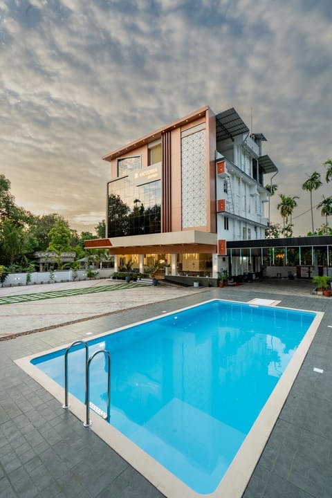 Property building, Facade/entrance, Pool view, Swimming pool, Swimming pool