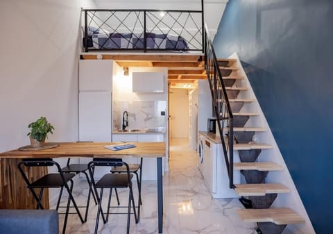 Kitchen or kitchenette, Living room, Seating area, Dining area