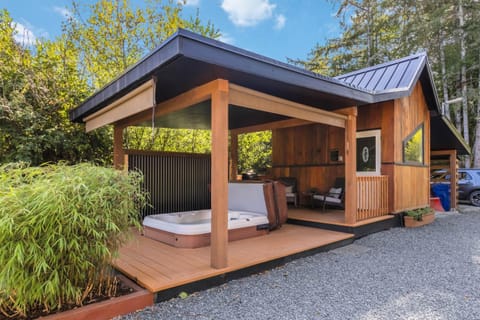 Piece of Paradise Bed and Breakfast in Vancouver Island