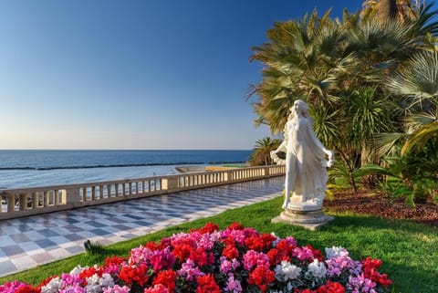 Nearby landmark, Natural landscape