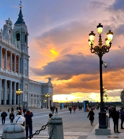 Luxury Property Royal Palace Madrid Apartment in Centro