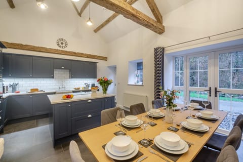 Luxury Cottage near Dolgellau House in Ganllwyd