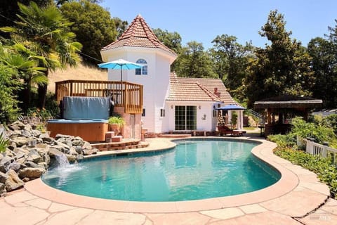 Patio, Pool view, Swimming pool, Swimming pool, sunbed