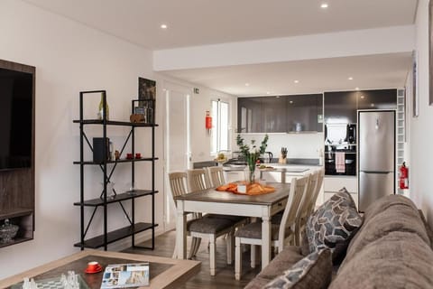Kitchen or kitchenette, Living room, Dining area, oven, stove