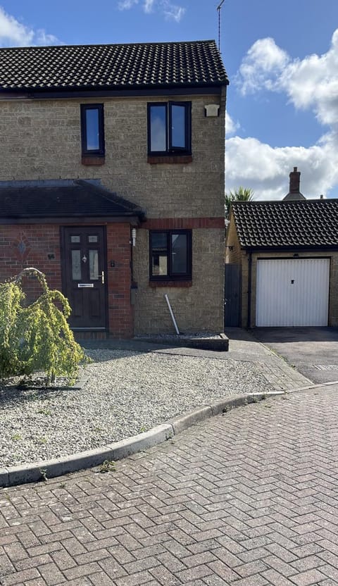 Cosy Contractor House with Garden & Parking! Bed and Breakfast in Yeovil