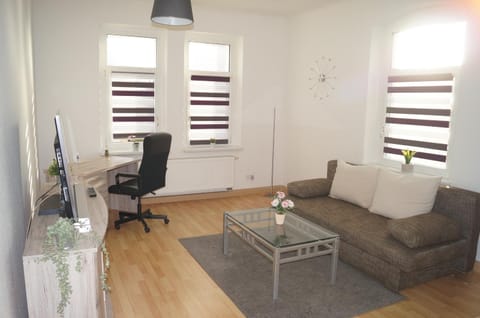 Living room, Seating area, hair dresser