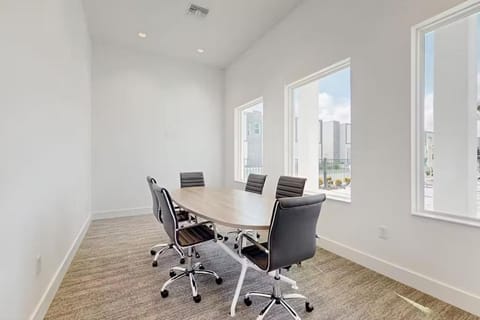 5BR Townhome, Private Pool, Clubhouse Near Disney House in Loughman