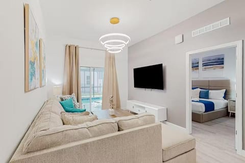 5BR Townhome, Private Pool, Clubhouse Near Disney House in Loughman