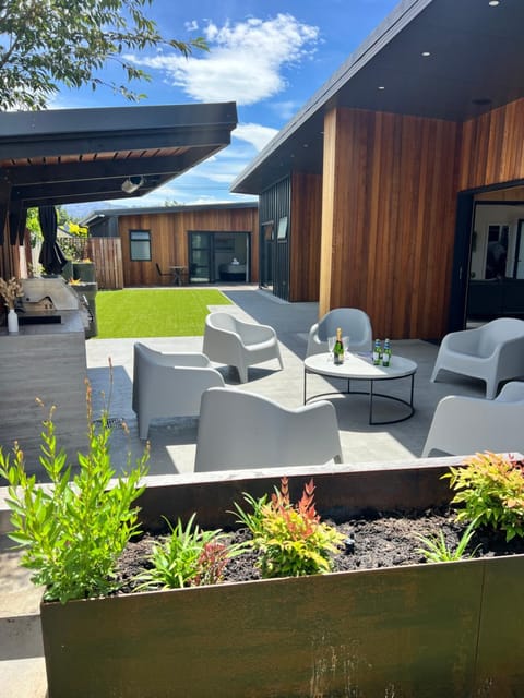 Patio, Balcony/Terrace, Seating area