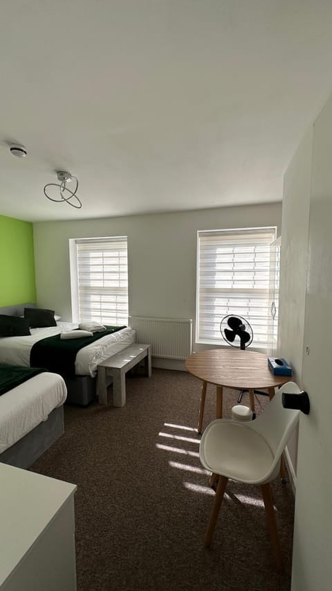 Bed, Photo of the whole room, Seating area, Bedroom