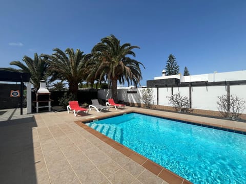 Swimming pool, sunbed