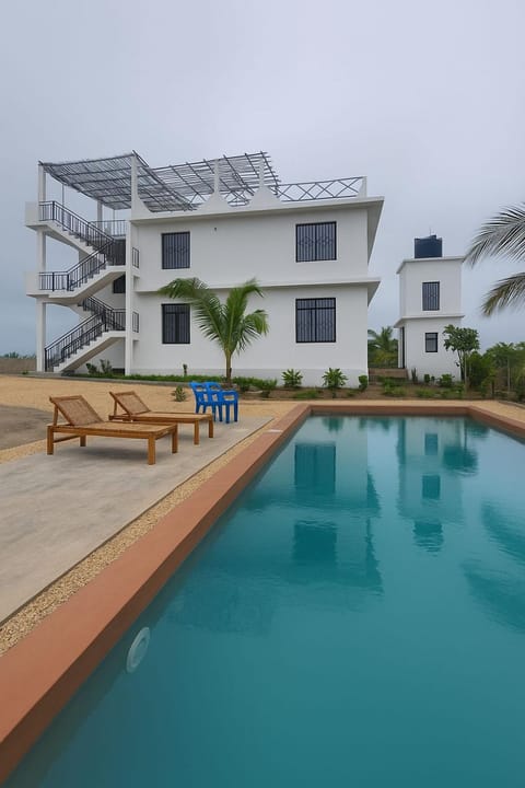 Property building, Day, Pool view, Area and facilities, Swimming pool, sunbed