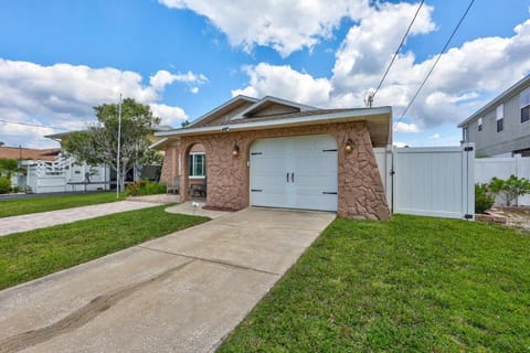 Property building, Day, Neighbourhood, Street view