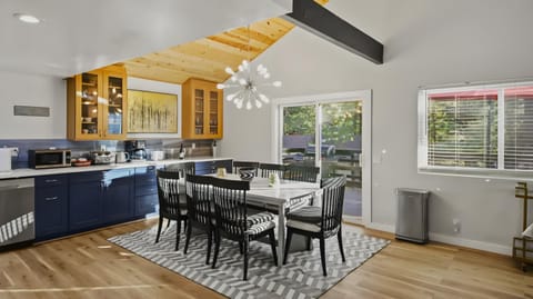 Kitchen or kitchenette, Seating area, Dining area, dishwasher, oven