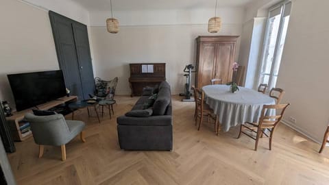 Communal lounge/ TV room, Dining area