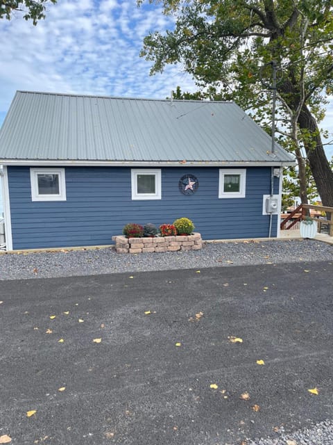 Year-round Cozy Cottage Charm on Cayuga Lake House in Cayuga Lake