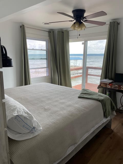 Year-round Cozy Cottage Charm on Cayuga Lake House in Cayuga Lake