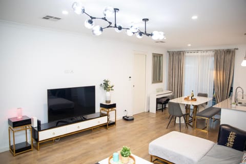 TV and multimedia, Living room, Seating area, Evening entertainment