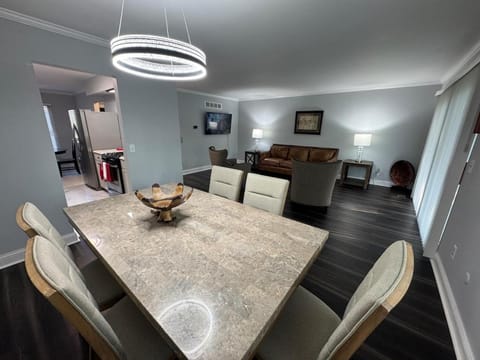 Suburban Retreat 15 Mins to Downtown Detroit House in Southfield