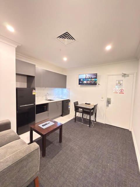 TV and multimedia, Kitchen or kitchenette, Living room, Seating area