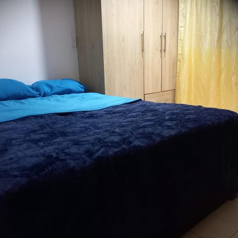Bed, Photo of the whole room, Decorative detail, Bedroom, wardrobe