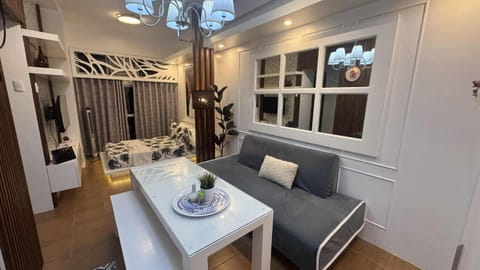 Living room, Seating area, Dining area, Family