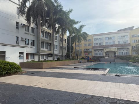Property building, Day, Swimming pool