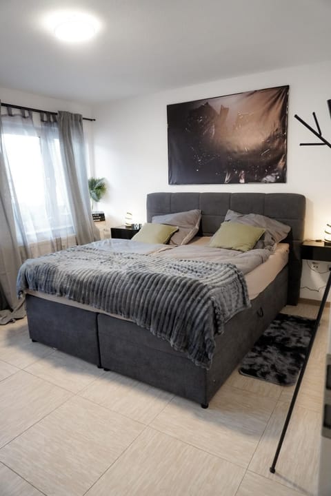 Bed, Living room, Photo of the whole room, Seating area, Bedroom