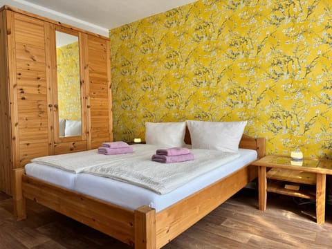 Bed, Bedroom, wardrobe