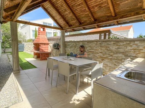 Patio, Day, BBQ facilities, BBQ facilities, Garden, Balcony/Terrace, Dining area