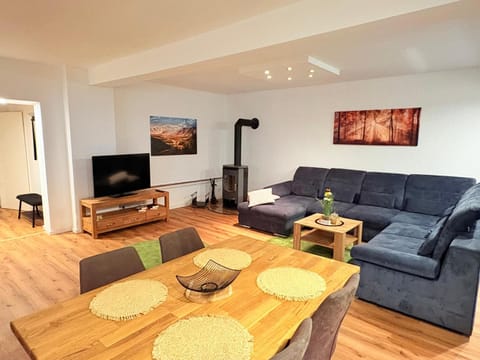 TV and multimedia, Living room, Dining area, fireplace